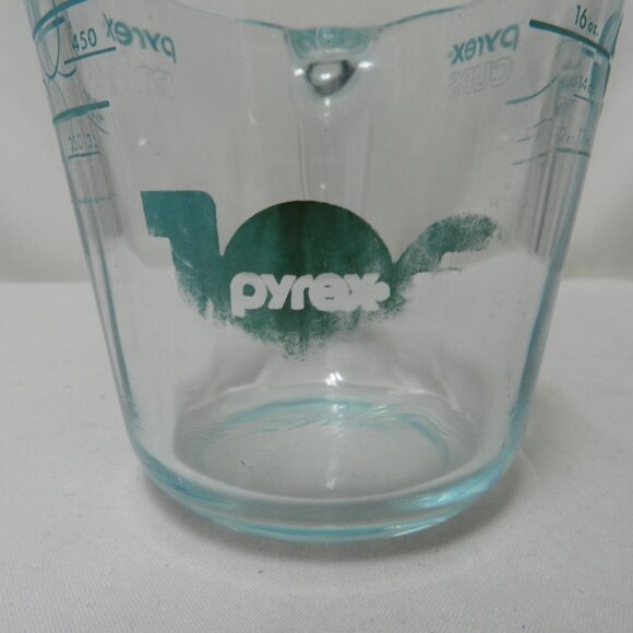 Pyrex Vintage Blue glass measuring 2 Cups 1 Pint liquid - Picture 9 of 11